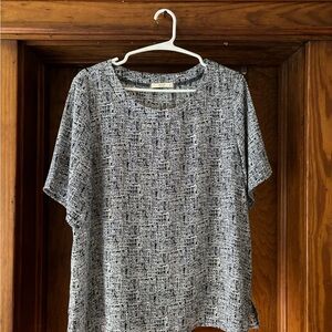 Le Lis Black and White Relaxed Short Sleeve T-Shirt